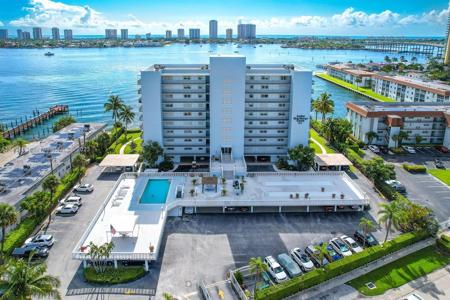 3040 Lake Shore Dr Unit 402