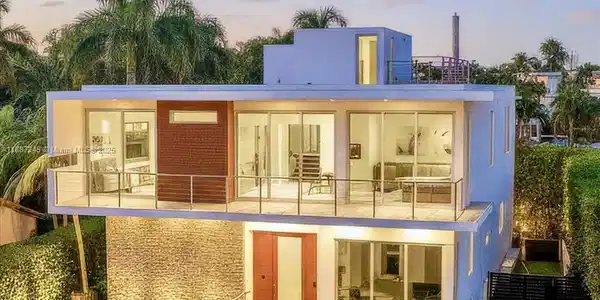201 Palm Ave