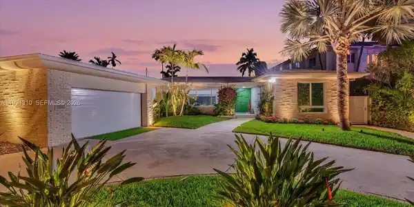 1277 Biscaya Dr