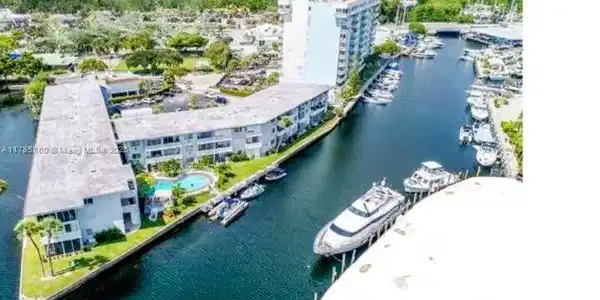 13105 Ixora Ct