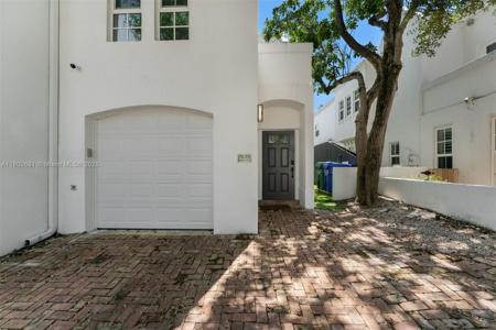 3125 Paola Dr