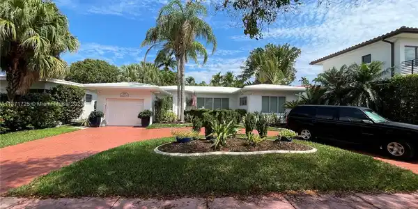 1070 N Shore Dr