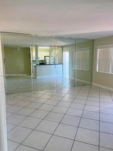 5050 Bayview Dr