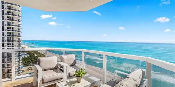 4775 Collins Ave