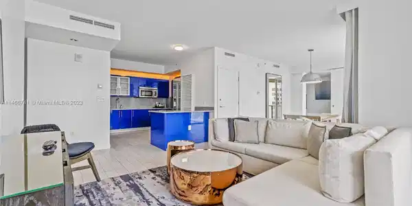3101 Bayshore Dr