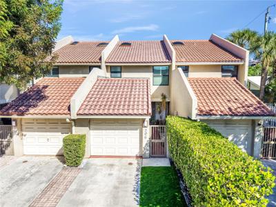 206 Washingtonia Ave