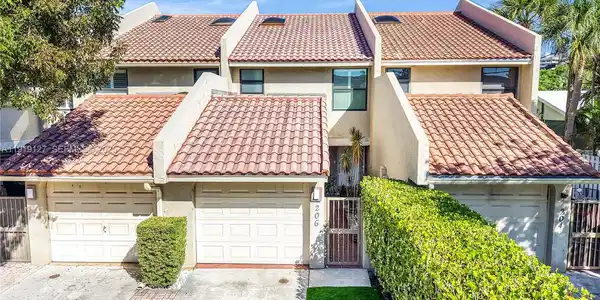 206 Washingtonia Ave