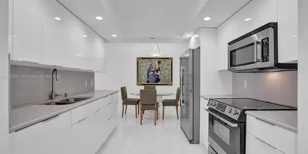 10175 Collins Ave Unit 906