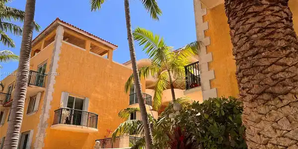 8888 Collins Ave