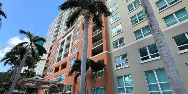 2000 N Bayshore Dr