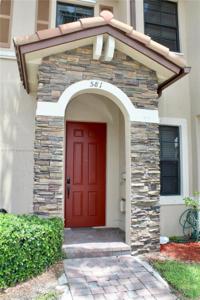 581 SE 32nd Ter