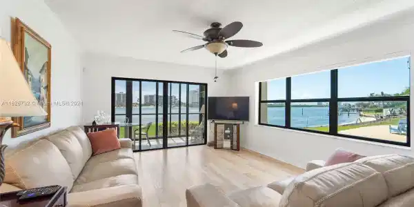 100 Intracoastal Pl
