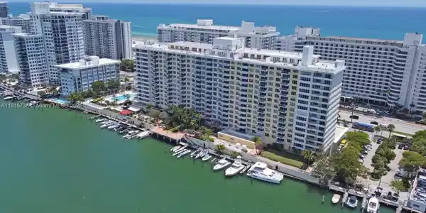 5600 Collins Ave