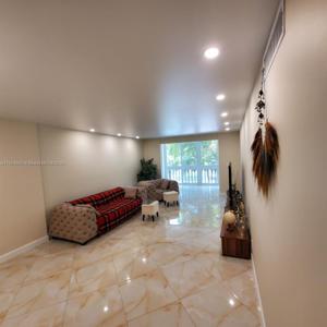 900 NE 12th Ave