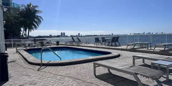 2016 Bay Dr