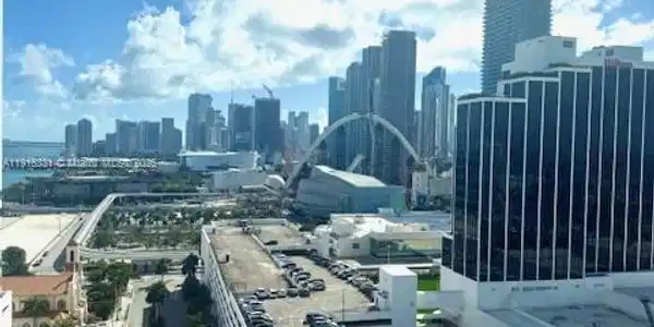 1750 N Bayshore Dr