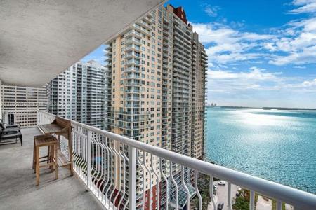 1200 Brickell Bay Dr