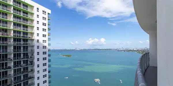 1750 N Bayshore Dr