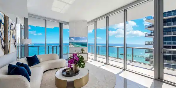 17121 Collins Ave