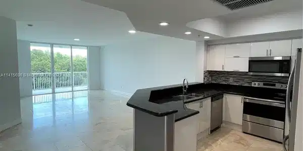 15051 Royal Oaks Ln