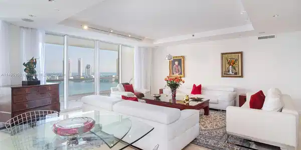 2600 Island Blvd
