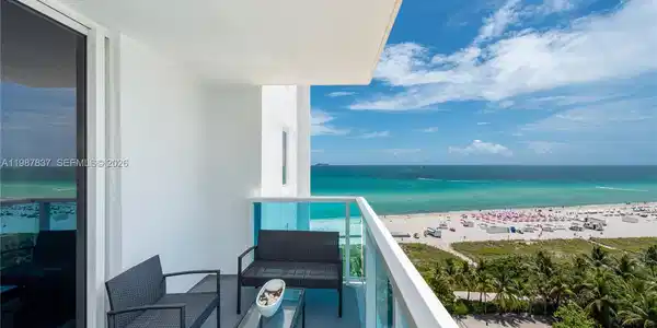 2301 Collins Ave