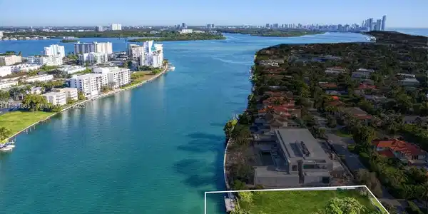 84 Bal Bay Dr