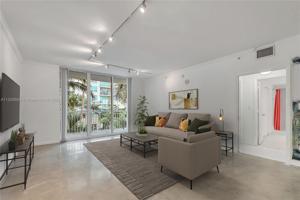 2000 N Bayshore Dr Unit 325