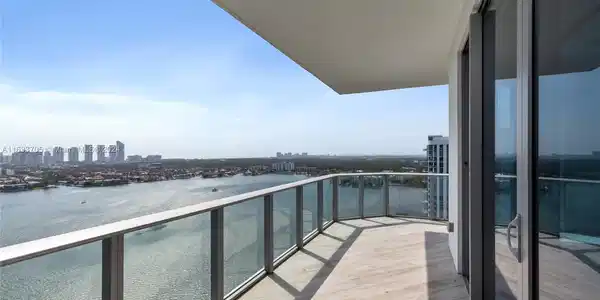 17301 Biscayne Blvd
