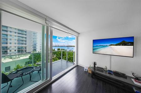 1000 West Ave