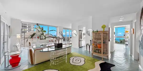 4775 Collins Ave