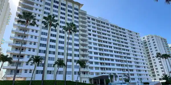 5005 Collins Ave