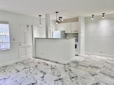 5050 Bayview Dr