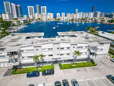462 Golden Isles Dr