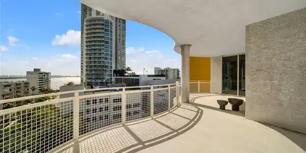 444 NE 30th St Unit 808