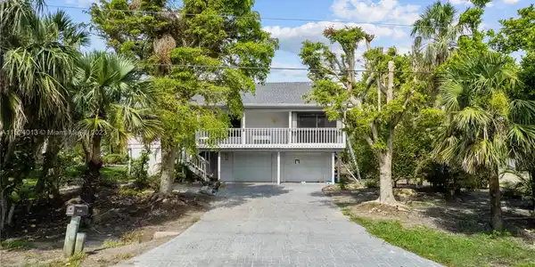 1077 S YACHTSMAN DR
