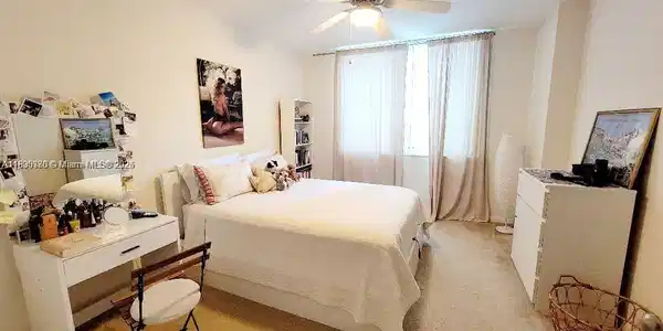2000 N Bayshore Dr