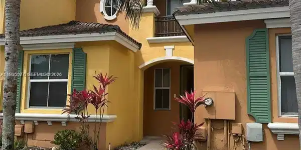 1040 NE 42nd Pl