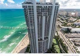 18201 Collins Ave