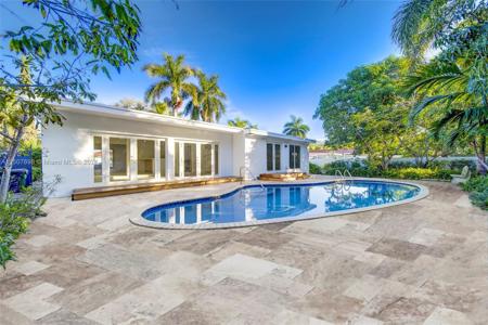 2020 Alamanda Dr