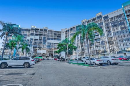 200 Leslie Dr