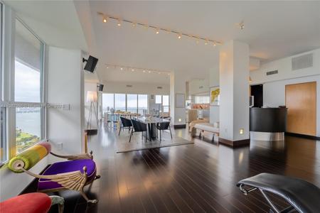 780 NE 69th St Unit T1B