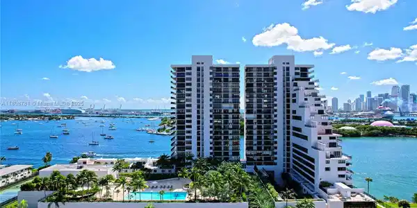 1000 Venetian Way