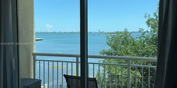 2000 N Bayshore Dr
