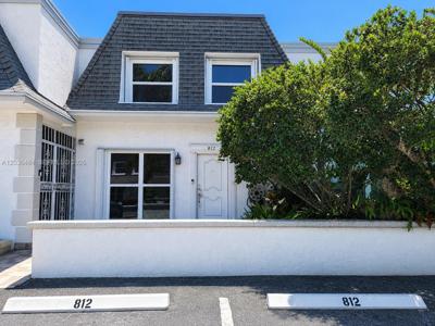 812 NE 26th Ave