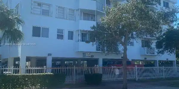 1990 Marseille Dr