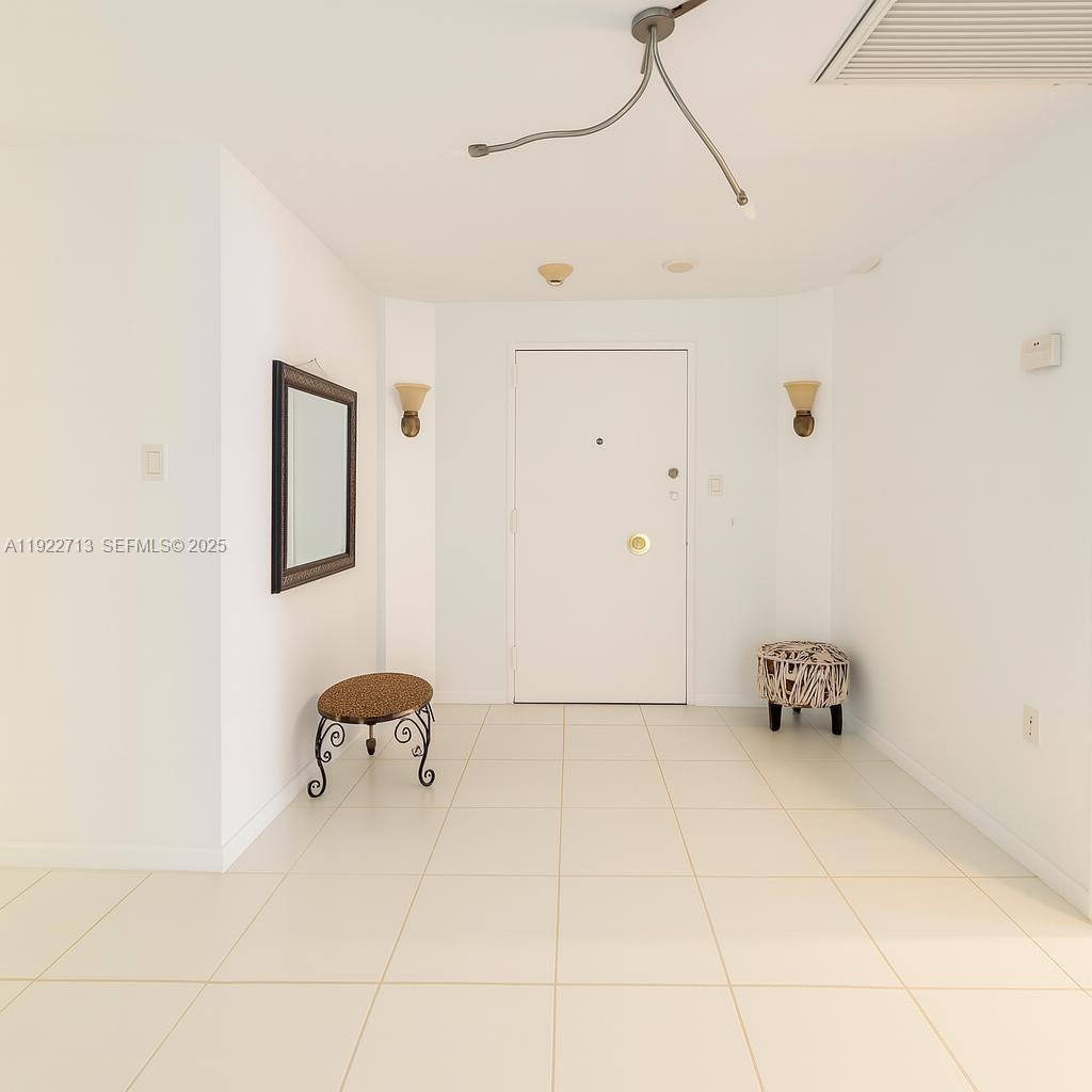 Image 3: entrance foyer