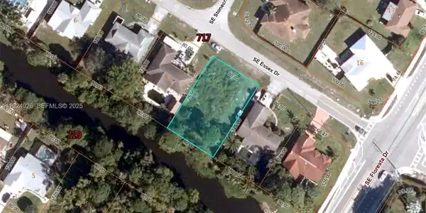 682 Essex Dr