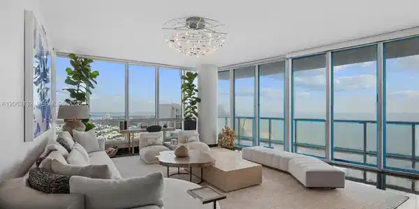 100 S Pointe Dr