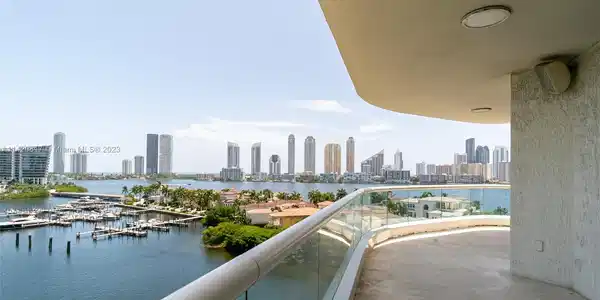 6000 Island Blvd